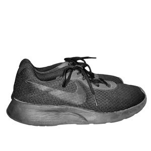 Men’s Nike Tanjun black sneaker